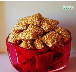 تصویری نزدیک از سوهان عسلی سنتی نوروز، یه شیرینی خوشمزه و متفاوت برای همنشینی با مهمانان نوروزی